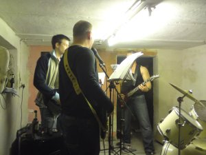 306059_213280065393758_1549822_n