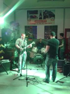 946223_505444436177318_1303989051_n